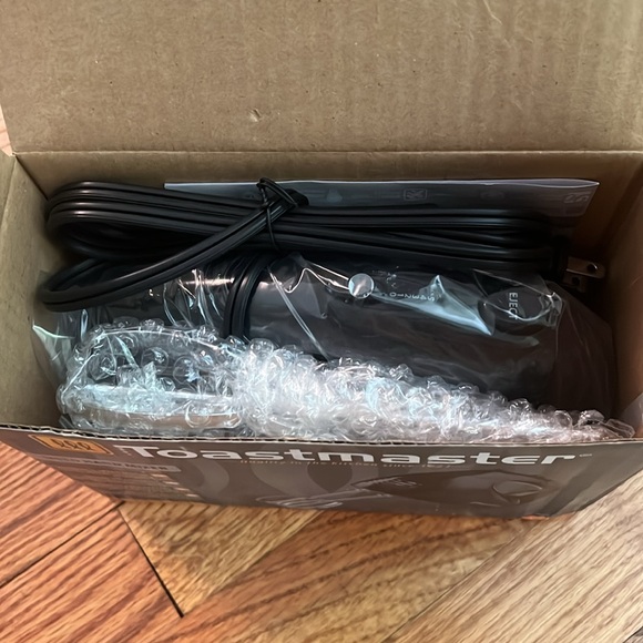 NWT! Toastmaster 5 Speed Hand Mixer - Picture 3 of 3